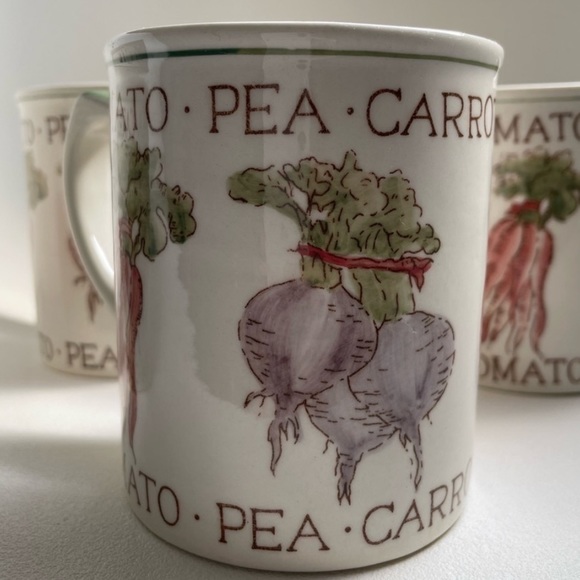 Vintage Mugs Marked "Hand Painted Vegetables to Laura Ashley ©MCMXCIII - Picture 6 of 8